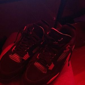 Jordan 4 thunders size 10.5